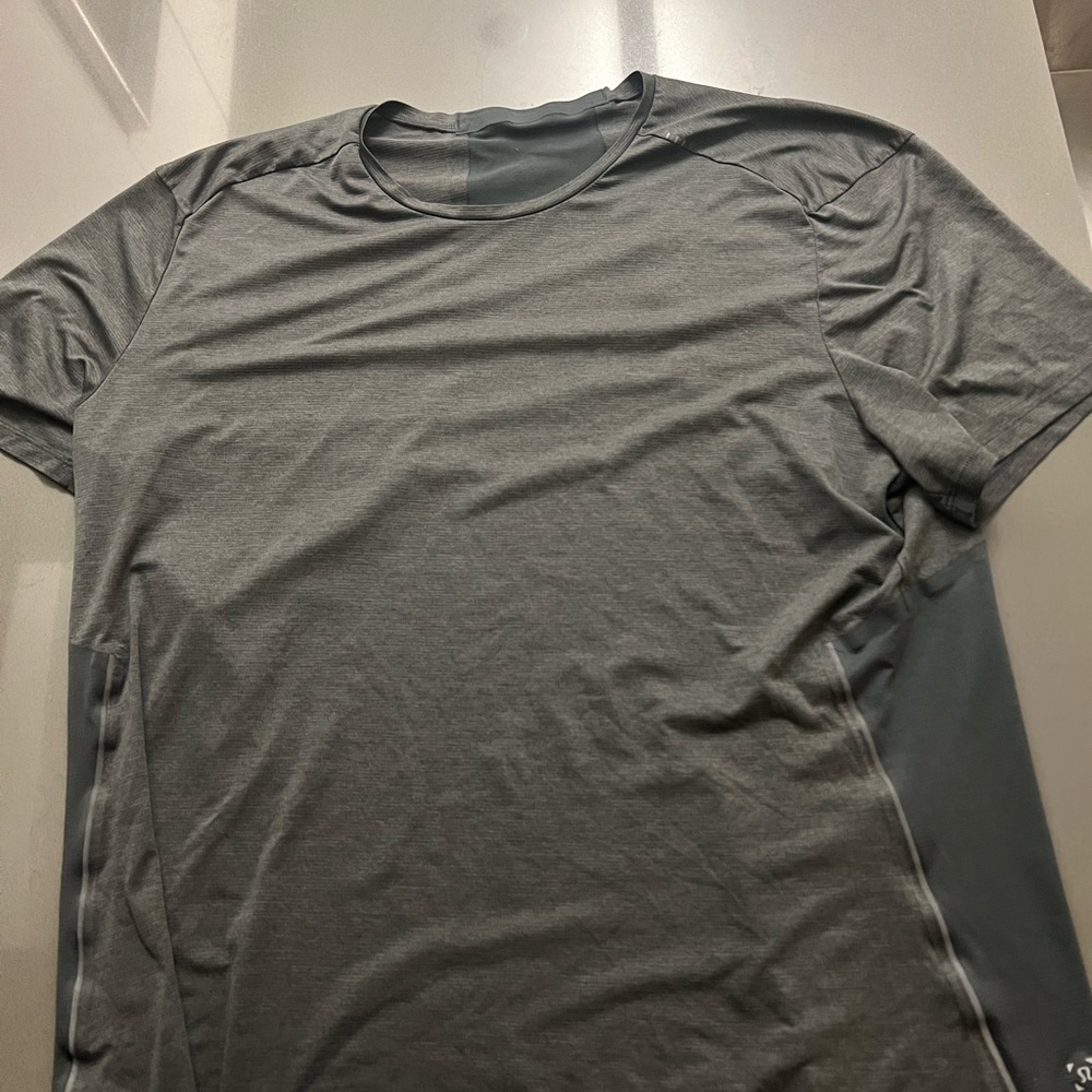 Lulu lemon gray XL SHIRT
